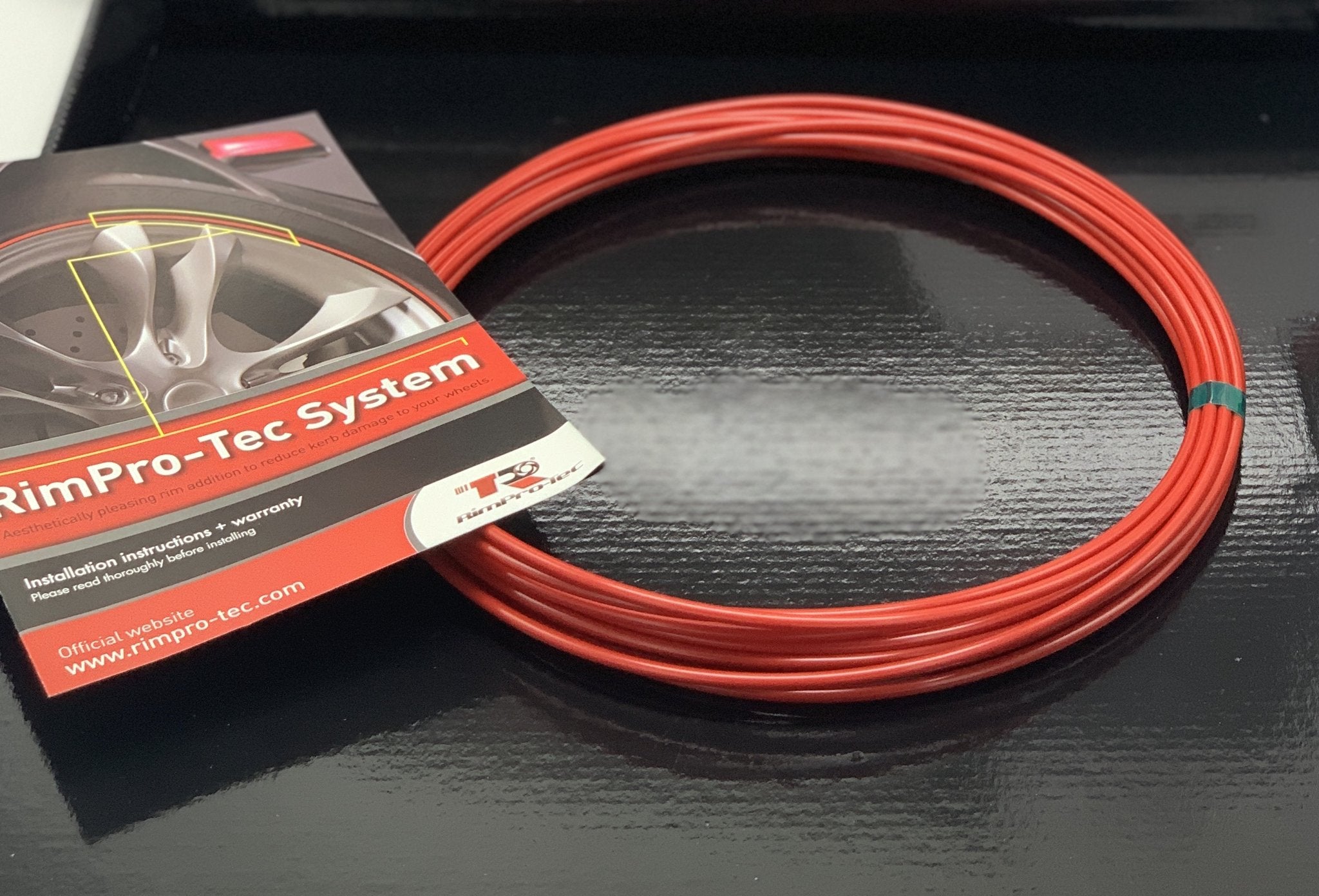 red_pinstripe_1024x1024_2x_6df18094-2964-45a4-9961-ddc3b2bb71aa