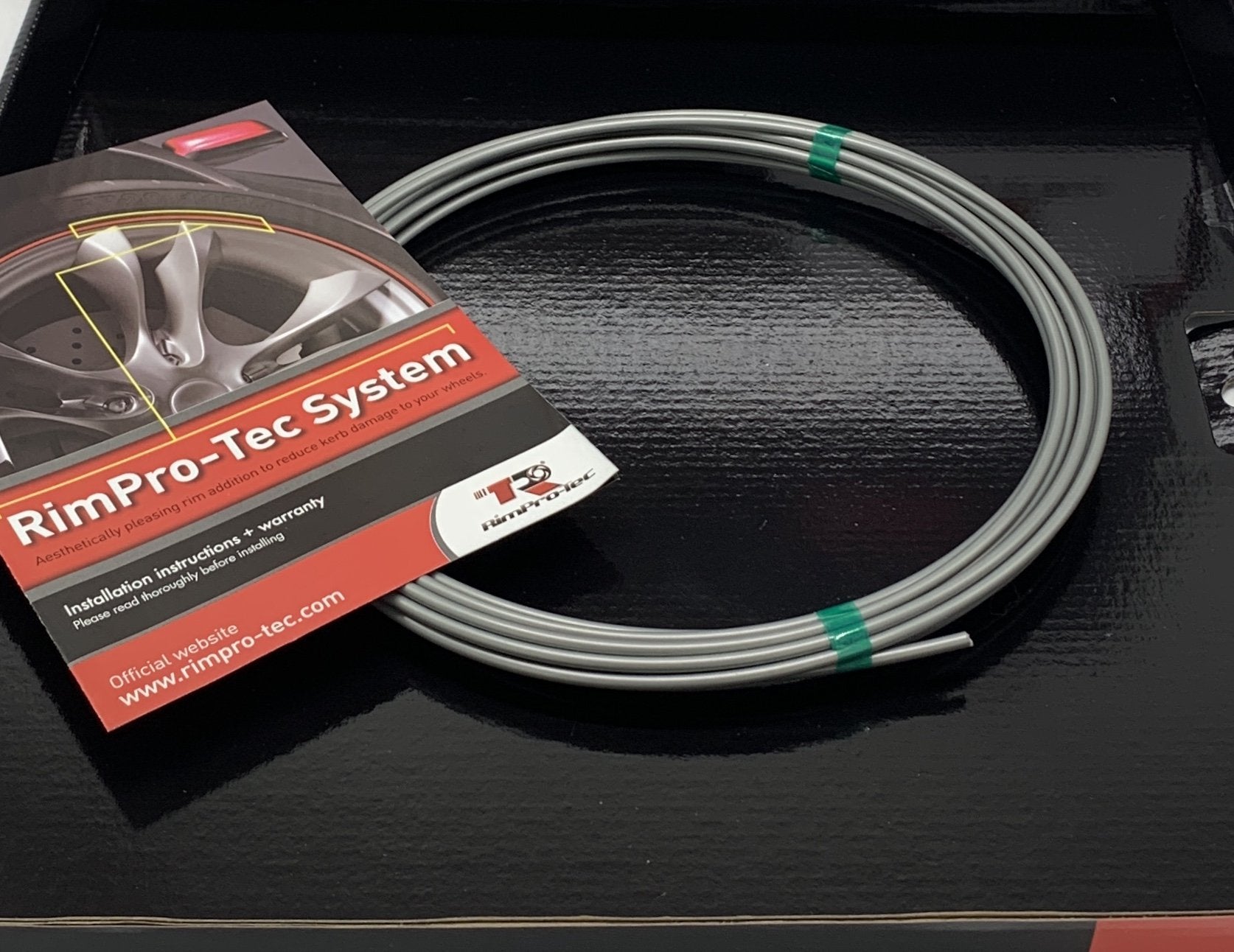 silver_pinstripe_1024x1024_2x_31e14cd3-0200-4f20-9492-249431b7c622