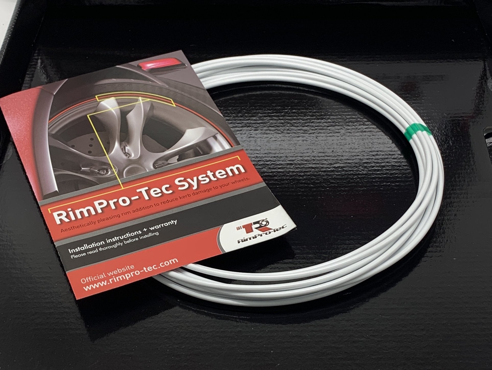 white_pinstripe_1024x1024_2x_3fd68f65-a044-425b-9248-8b50447bf69b